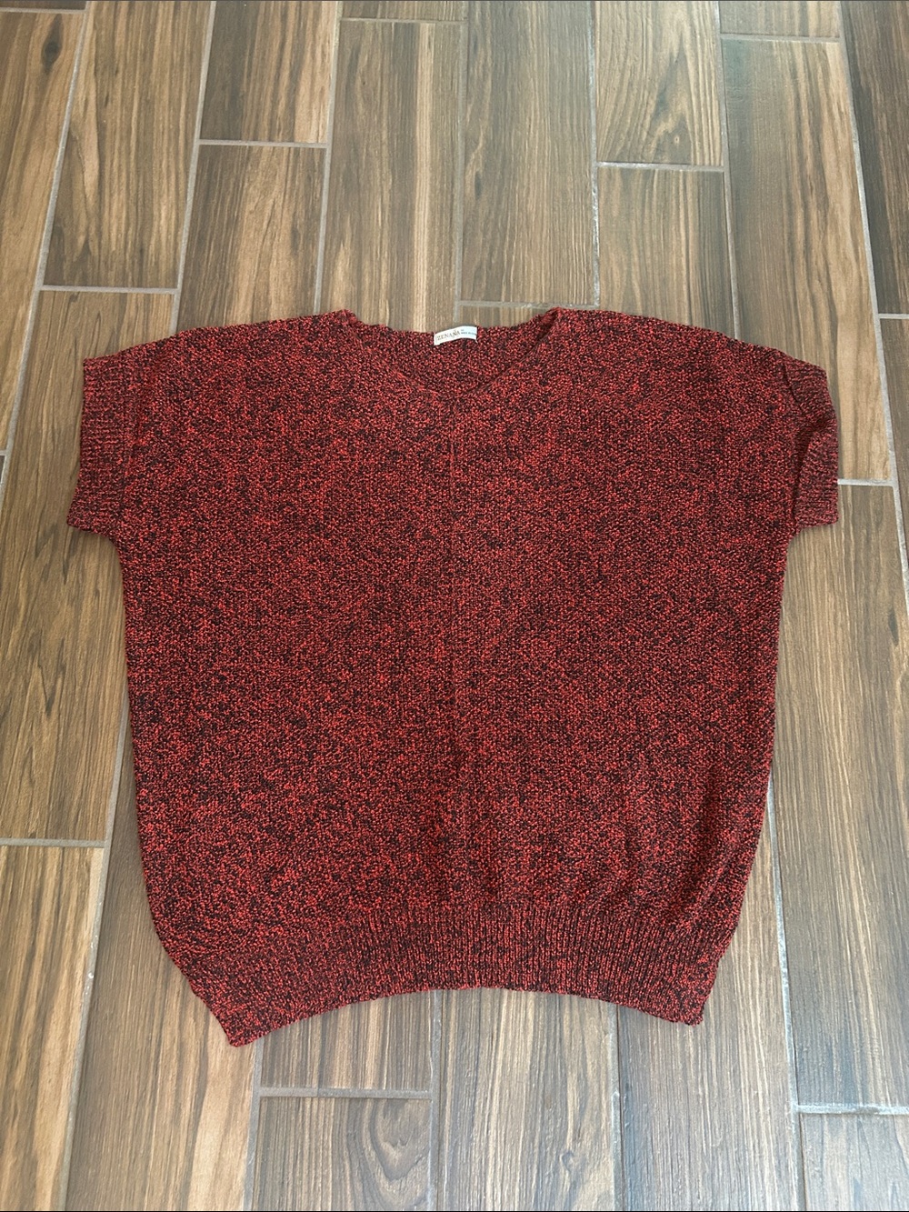 Zenana Outfitters Marled Red Short-Sleeve Knit Top